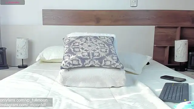 Snapshot of _fullmoon chatting on March 24, 2026, 9:31 pm fullmoon online show from March 24, 2026, 9:31 pm