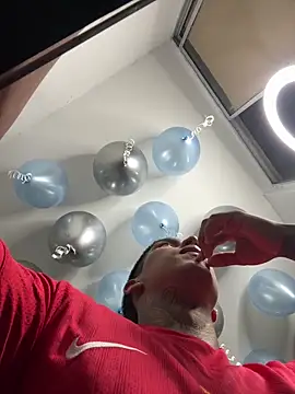 Snapshot of sendfer chatting on March 5, 2025, 3:40 am sendfer online show from March 5, 2025, 3:40 am