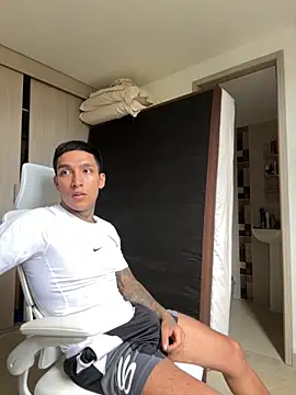 Snapshot of sendfer chatting on October 8, 2025, 8:28 pm sendfer online show from October 8, 2025, 8:28 pm