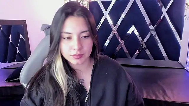 Lia 14  online show from February 13, 2025, 5:33 pm