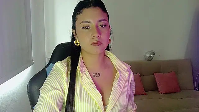 Lia 14  online show from July 23, 2026, 4:27 pm