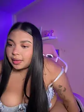 Snapshot of Emily_cooper20 chatting on July 28, 2026, 1:23 am Emily cooper20 online show from July 28, 2026, 1:23 am