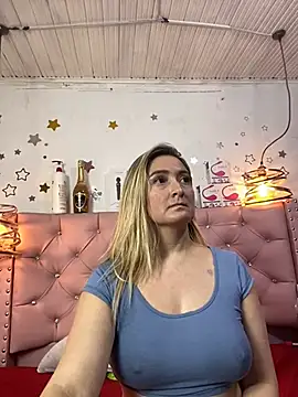 Snapshot of antonella87 chatting on January 22, 2025, 5:48 am antonella87 online show from January 22, 2025, 5:48 am