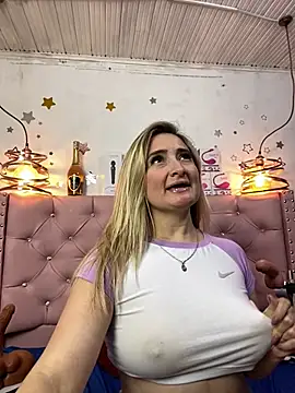 Snapshot of antonella87 chatting on February 7, 2025, 12:42 am antonella87 online show from February 7, 2025, 12:42 am