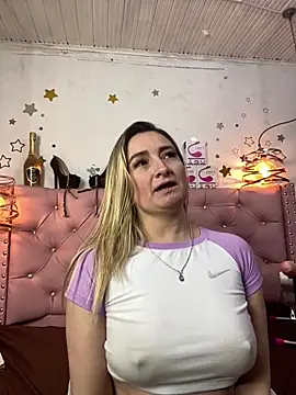 Snapshot of antonella87 chatting on March 23, 2025, 2:15 am antonella87 online show from March 23, 2025, 2:15 am