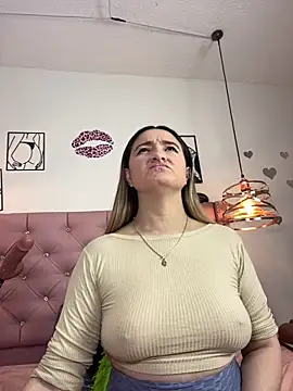 Snapshot of antonella87 chatting on October 25, 2025, 7:52 pm antonella87 online show from October 25, 2025, 7:52 pm