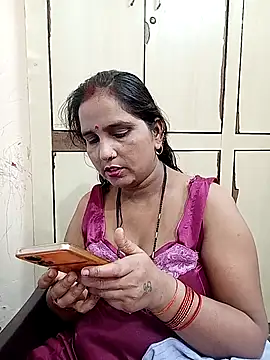 Snapshot of reemacouple007 chatting on October 4, 2025, 10:13 am reemacouple007 online show from October 4, 2025, 10:13 am