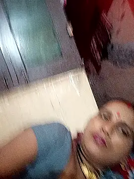 Snapshot of reemacouple007 chatting on October 20, 2025, 5:57 pm reemacouple007 online show from October 20, 2025, 5:57 pm