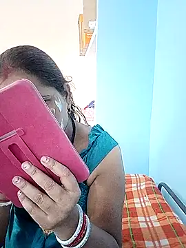 Snapshot of reemacouple007 chatting on October 25, 2025, 7:27 am reemacouple007 online show from October 25, 2025, 7:27 am