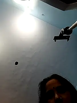 Snapshot of reemacouple007 chatting on October 28, 2025, 6:10 pm reemacouple007 online show from October 28, 2025, 6:10 pm