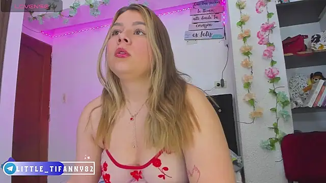 little tifanny82 online show from March 18, 2025, 11:30 am