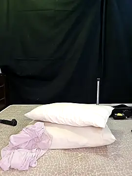 Snapshot of Blossam_07 chatting on December 13, 2024, 4:27 pm Blossam 07 online show from December 13, 2024, 4:27 pm