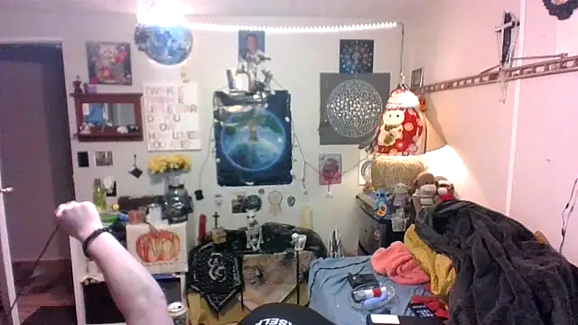 BobbyQ29 online show from December 18, 2025, 9:59 am