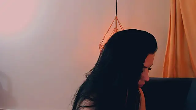 Snapshot of LayaFlow chatting on March 10, 2026, 8:25 pm LayaFlow online show from March 10, 2026, 8:25 pm