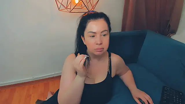 LayaFlow online show from May 7, 2026, 7:14 am