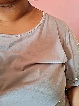 Ravina patil1 online show from May 17, 2026, 9:17 am