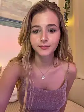 LunaRase online show from December 19, 2024, 8:34 pm