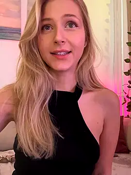 LunaRase online show from September 18, 2025, 11:23 am