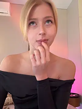 LunaRase online show from March 20, 2026, 10:09 am