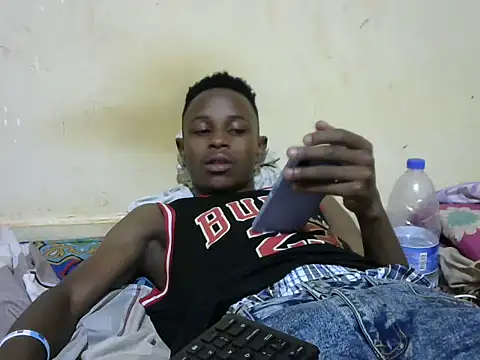 swthairydic online show from November 3, 2025, 5:47 pm