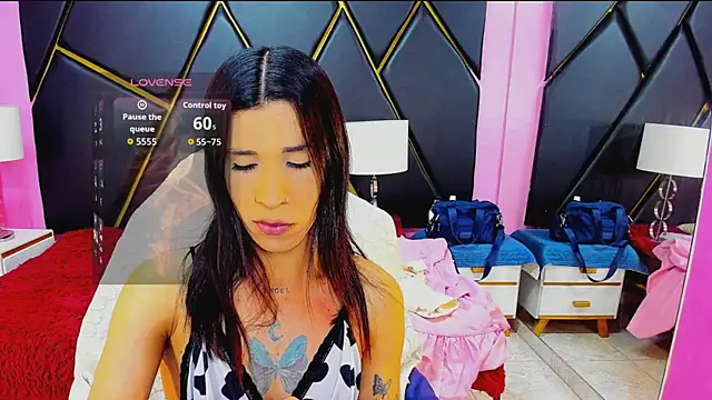 SaraSofia44 online show from February 18, 2026, 3:52 pm