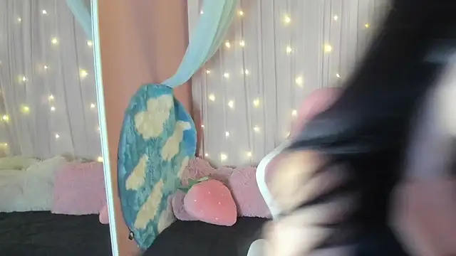 Snapshot of Aliiz_01 chatting on December 6, 2024, 6:17 pm Aliiz 01 online show from December 6, 2024, 6:17 pm