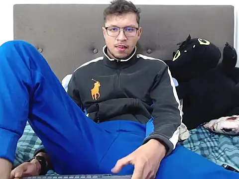 andy loverxx online show from March 25, 2026, 11:44 pm