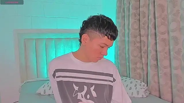 Snapshot of JulianRose_1 chatting on January 21, 2025, 11:13 am JulianRose 1 online show from January 21, 2025, 11:13 am