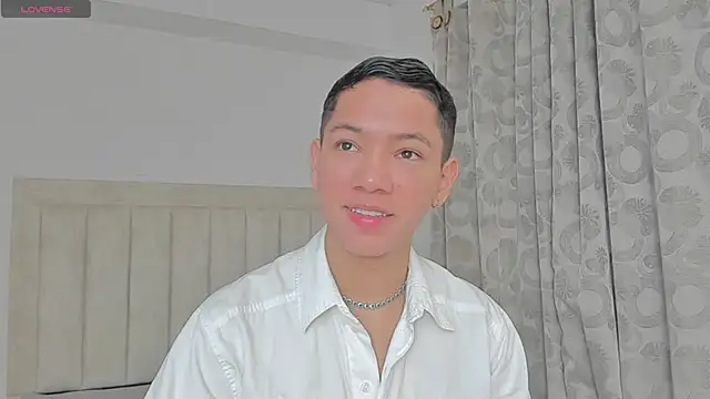 Snapshot of JulianRose_1 chatting on February 14, 2025, 11:21 am JulianRose 1 online show from February 14, 2025, 11:21 am