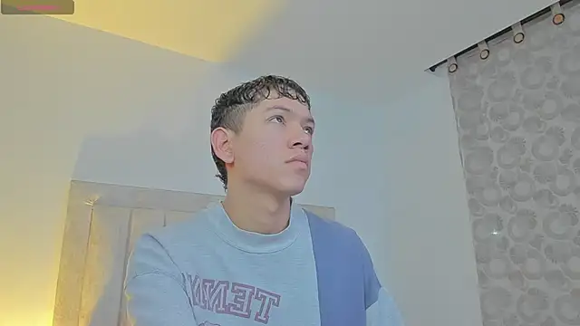 Snapshot of JulianRose_1 chatting on March 8, 2025, 10:43 am JulianRose 1 online show from March 8, 2025, 10:43 am