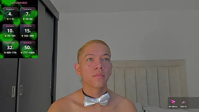 Snapshot of JulianRose_1 chatting on October 26, 2025, 11:16 am JulianRose 1 online show from October 26, 2025, 11:16 am