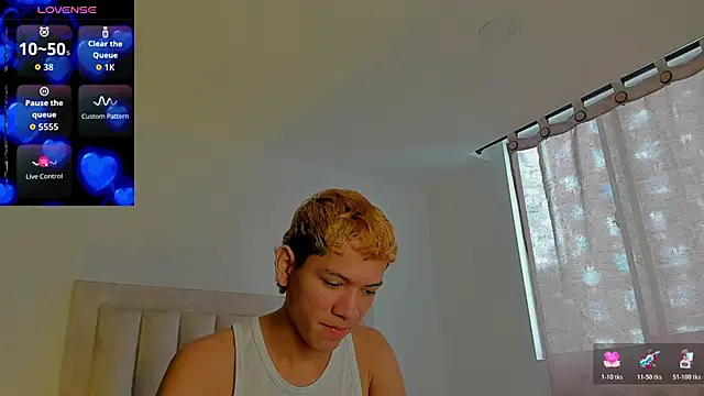 Snapshot of JulianRose_1 chatting on November 9, 2025, 1:09 pm JulianRose 1 online show from November 9, 2025, 1:09 pm