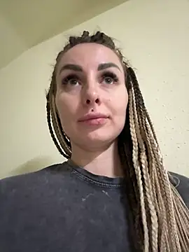 Snapshot of TwixCouple chatting on March 8, 2025, 11:49 pm TwixCouple online show from March 8, 2025, 11:49 pm