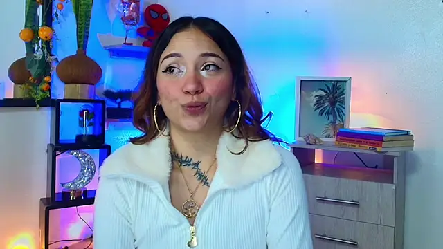 alisson zafiro  online show from May 22, 2026, 3:24 am