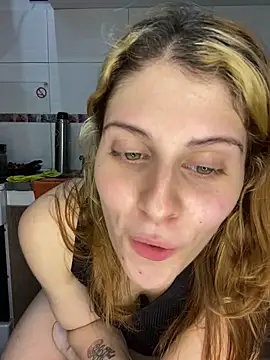 Snapshot of FlorBich chatting on January 23, 2025, 5:45 am FlorBich online show from January 23, 2025, 5:45 am