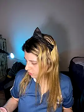 Snapshot of FlorBich chatting on September 18, 2025, 8:27 am FlorBich online show from September 18, 2025, 8:27 am