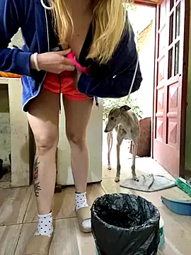 Snapshot of FlorBich chatting on October 30, 2025, 5:35 pm FlorBich online show from October 30, 2025, 5:35 pm