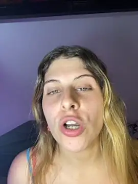 Snapshot of FlorBich chatting on November 18, 2025, 8:13 pm FlorBich online show from November 18, 2025, 8:13 pm