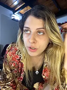 Snapshot of FlorBich chatting on December 4, 2025, 11:46 pm FlorBich online show from December 4, 2025, 11:46 pm