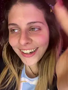 FlorBich online show from June 17, 2026, 2:25 am