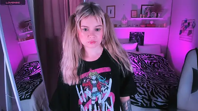 Lil Amelie online show from May 18, 2026, 8:31 am