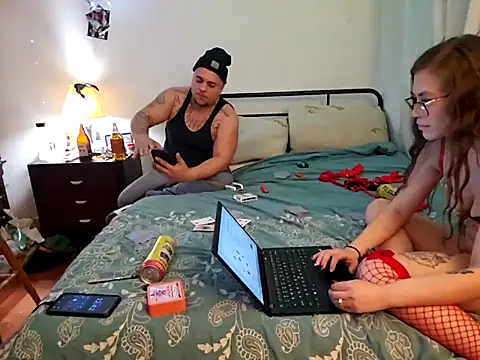 Poppalovesmamaafterhours online show from March 5, 2025, 8:43 am