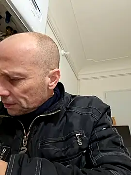 Snapshot of wedge75 chatting on December 23, 2025, 9:18 am wedge75 online show from December 23, 2025, 9:18 am