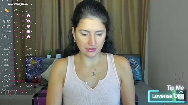 Alianna Solo Kisses online show from November 18, 2025, 6:29 am