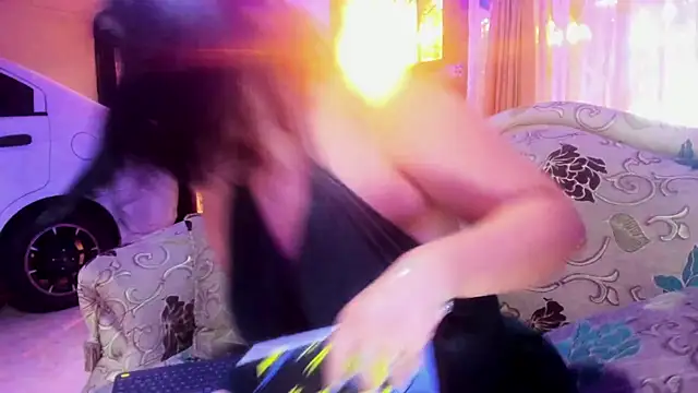 Snapshot of MelannyBell chatting on January 18, 2025, 10:17 pm MelannyBell online show from January 18, 2025, 10:17 pm