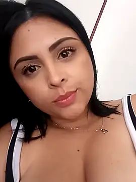 Snapshot of MelannyBell chatting on February 14, 2025, 7:54 pm MelannyBell online show from February 14, 2025, 7:54 pm