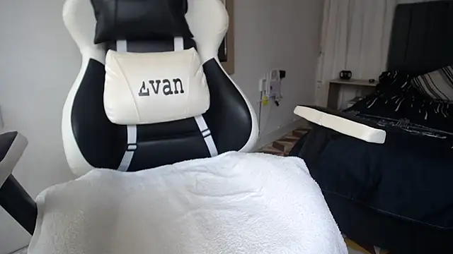 Valerioe online show from February 28, 2025, 1:03 pm