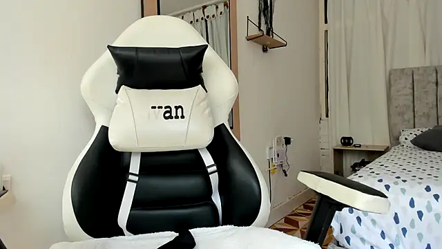 Valerioe online show from October 24, 2025, 2:13 pm