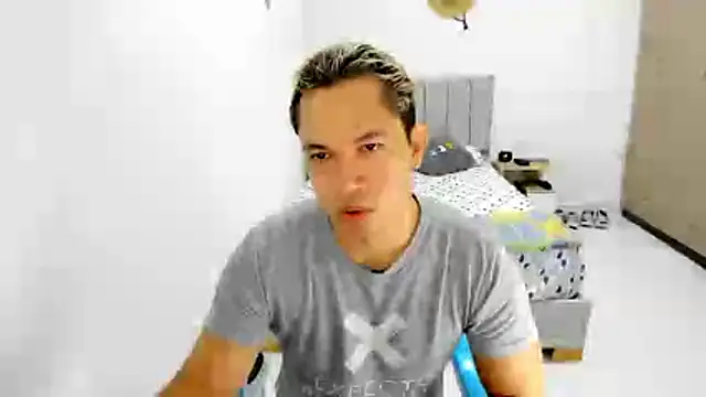 Snapshot of Valerioe chatting on June 13, 2026, 2:04 pm Valerioe online show from June 13, 2026, 2:04 pm