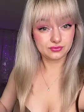 Snapshot of Blonde20 chatting on October 17, 2025, 7:38 pm Blonde20 online show from October 17, 2025, 7:38 pm